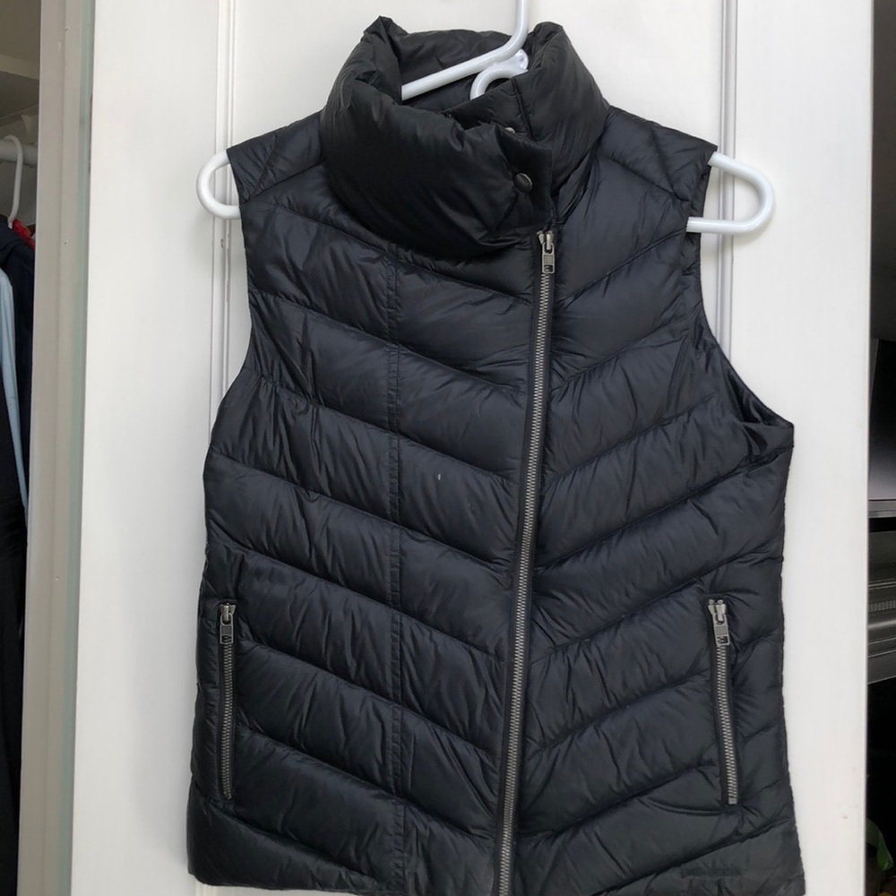 Women’s Patagonia down vest